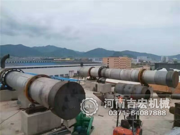 不銹鋼烘干機安裝調試現(xiàn)場