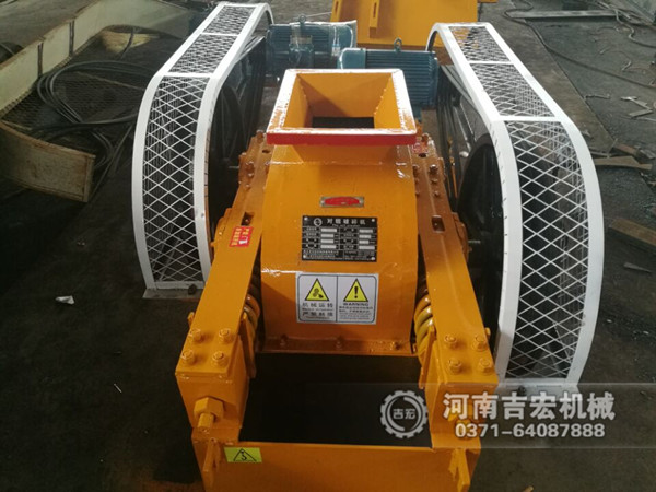  200&times;450對輥破碎機發往貴州_破碎石英砂