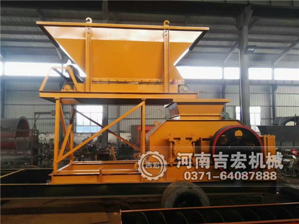 900&times;1200移動(dòng)雙齒輥破碎機(jī)發(fā)往西安 