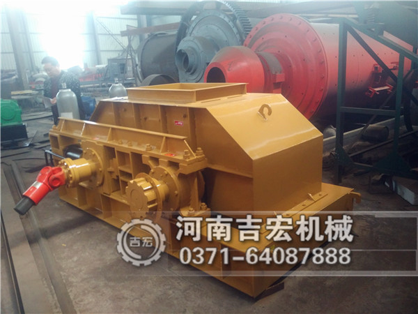 一小時(shí)五十噸鵝卵石成品砂-液壓對(duì)輥破碎機(jī)！