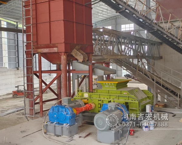 礦場主自述：“換了液壓對輥機后，我的鐵礦石制砂廠終于扭虧為盈！”