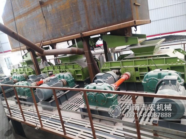 為什么選對輥破碎機破碎石英石？節能、耐用、粒型好三大優勢！